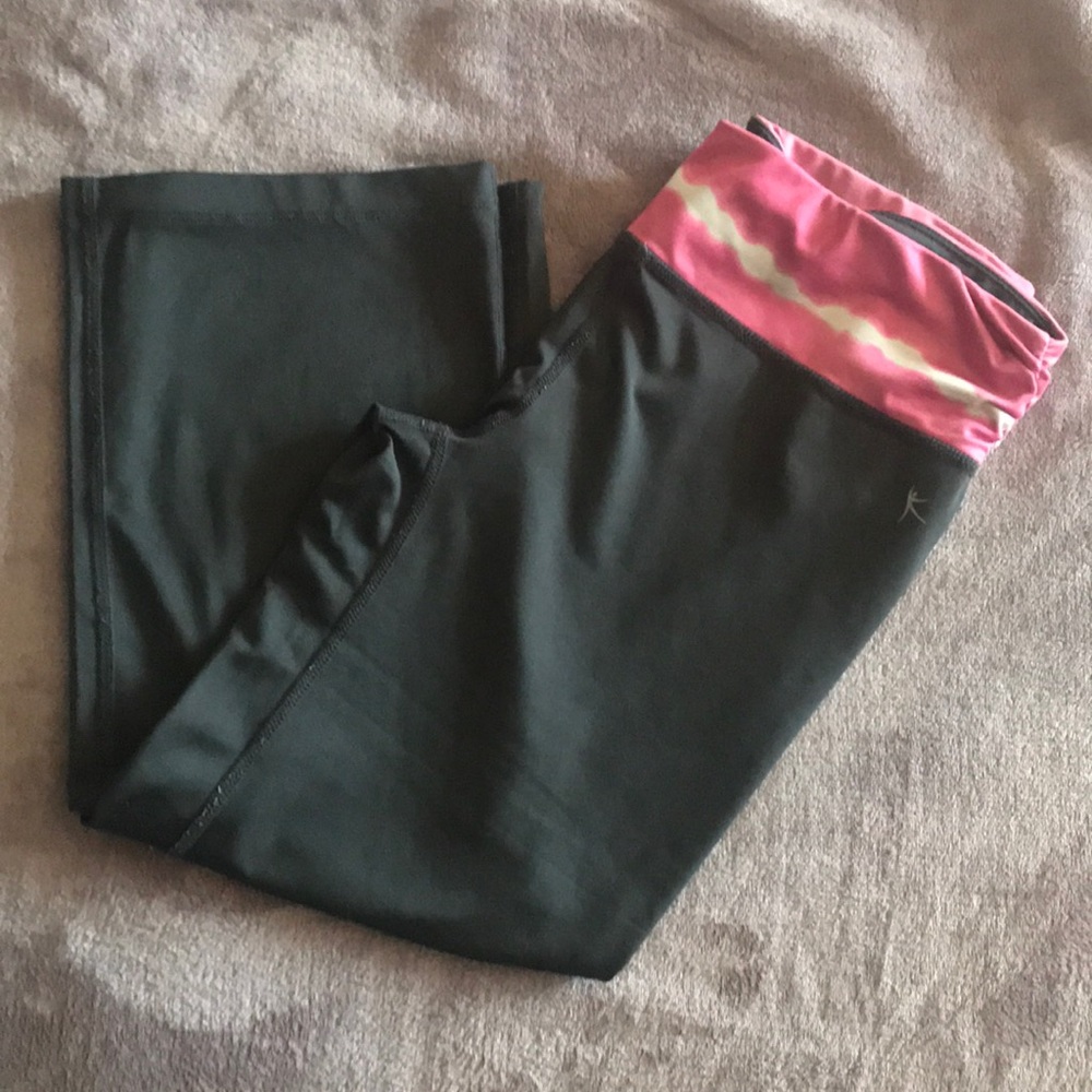 DANSKIN CAPRI YOGA/WORKOUT/PINK + GRAY